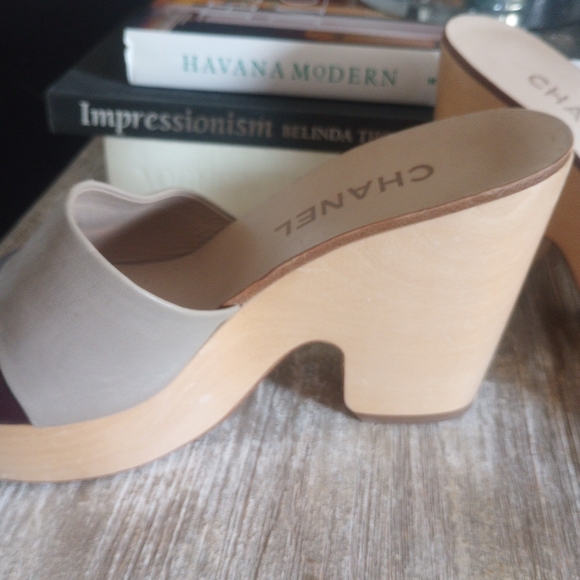 Chanel wood platform shoe - Picture 14 of 16